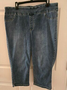 Women's Chico Perfect Stretch Denim pull on Jean Capri Size 3(16)